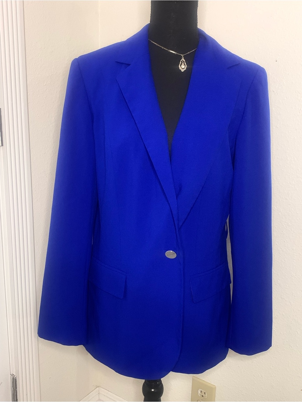 Tailored Cobalt Blue Single-Button Blazer